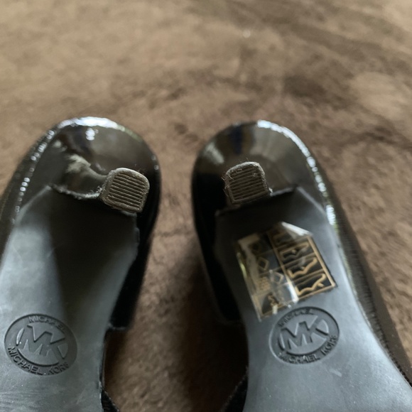 Michael Kors pointed toe D'Orsay black pumps - Picture 5 of 9